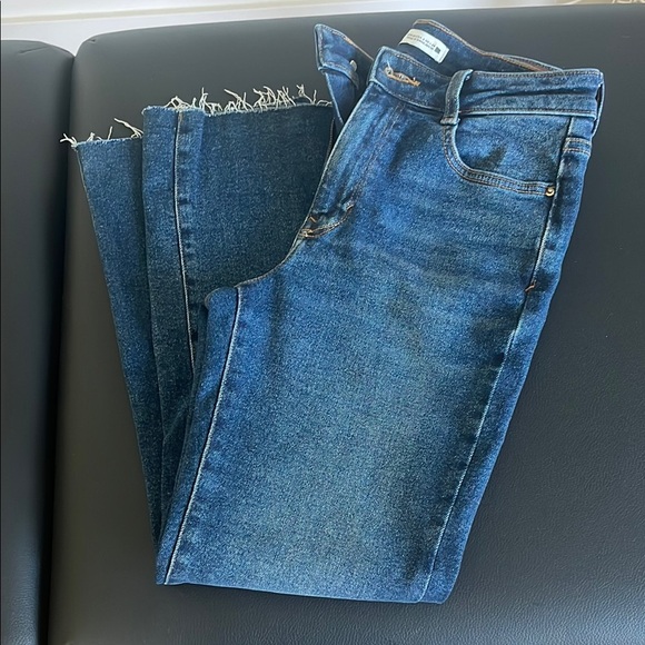 Zara Denim - Zara Blue Ankle Cropped Jeans with Distressed Look